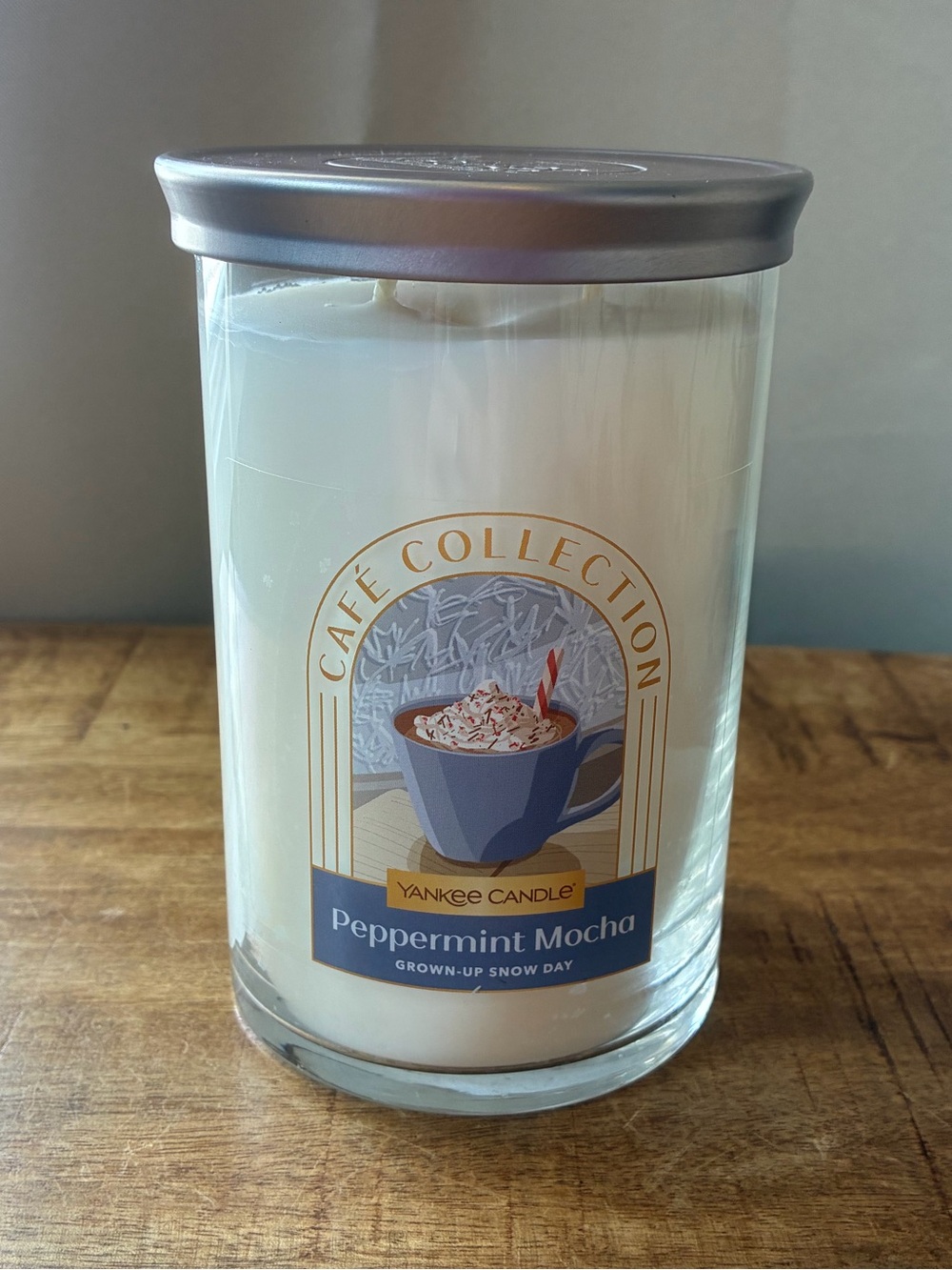 Yankee Candle Cafe Collection Peppermint Mocha Candle Grown-Up Snow Day 20 oz.